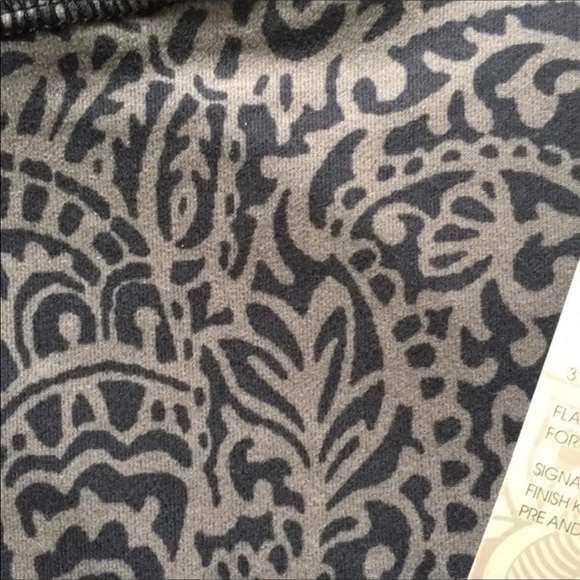 Balance collection NWT 2 styles in one reversible flat waist leggings size smal - Picture 4 of 7